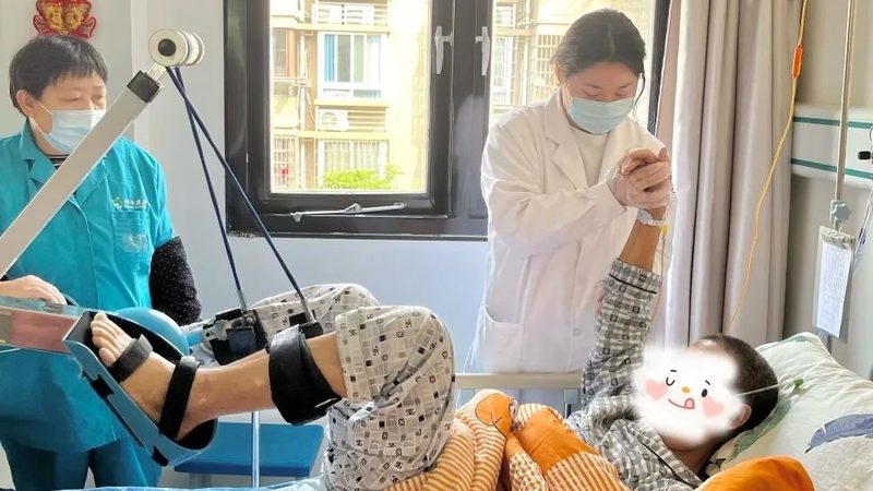 养老院护工证书：资质认证，守护长者安全**