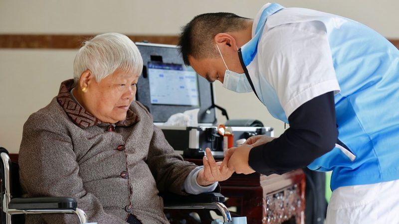 折叠床在上海养老陪护中的应用与选购要点